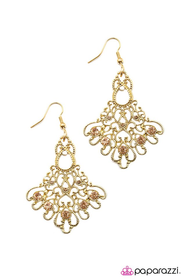 Paparazzi ♥ Not Just A Pretty Face - Gold ♥ Earrings