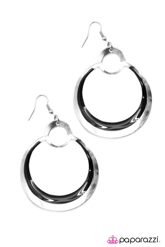 Paparazzi ♥ Throwing Shade - Black ♥ Earrings
