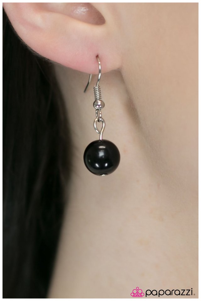 Paparazzi ♥ Ready for Romance - Black ♥ Necklace