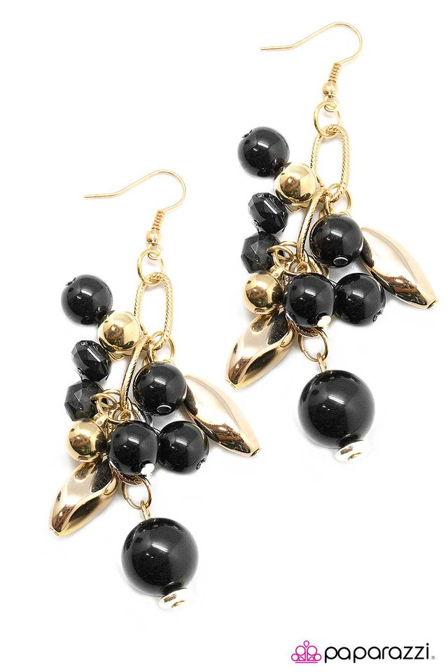 Paparazzi ♥ Busybody - Black ♥ Earrings