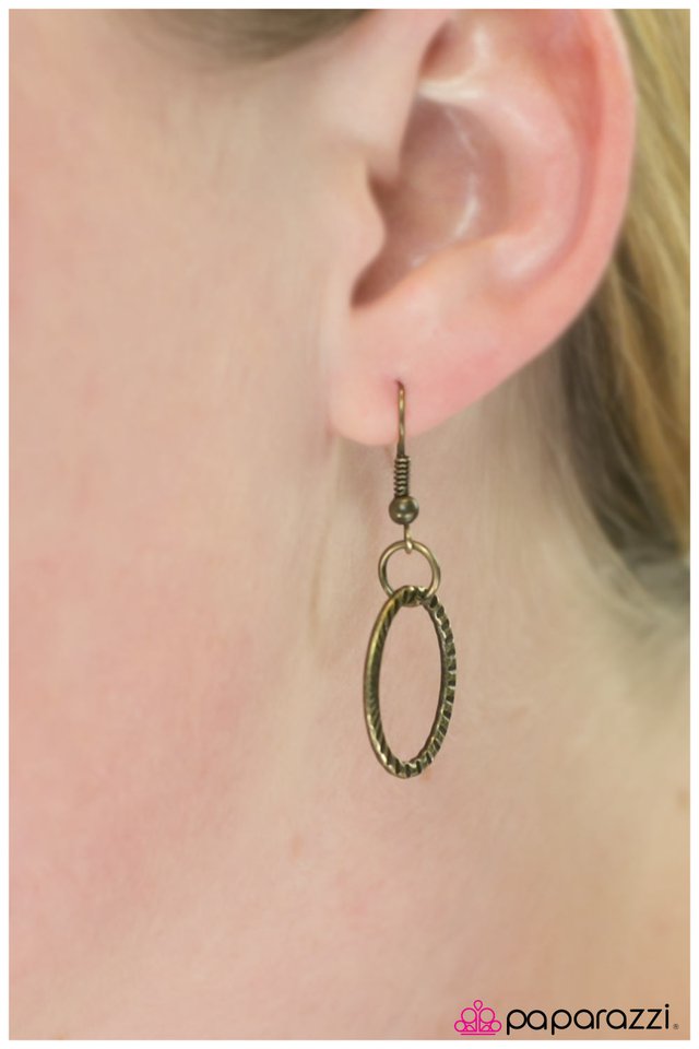 Paparazzi ♥ Totally Twisted - Brass ♥ Necklace