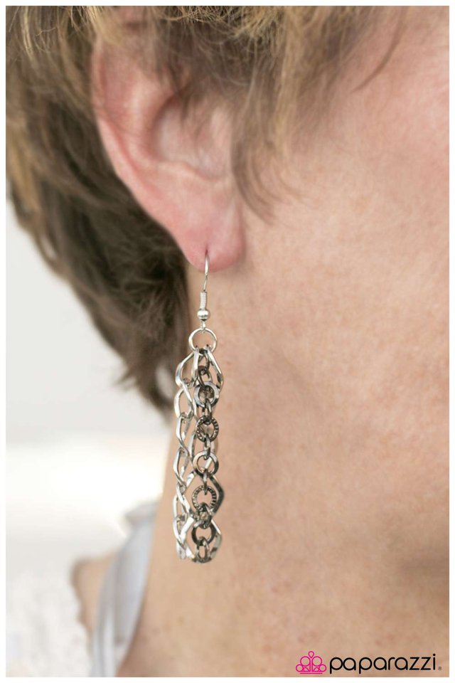 Paparazzi ♥ No Strings Attached - Silver ♥ Necklace