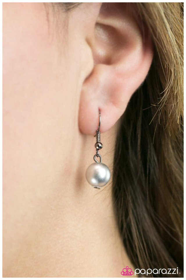 Paparazzi ♥ Won By a Landslide - Silver ♥ Necklace