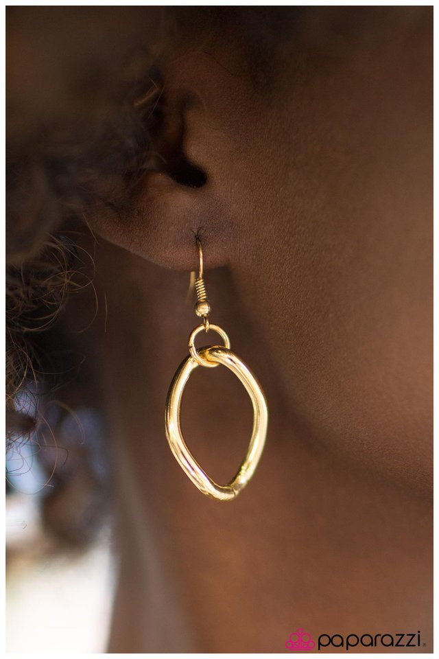 Paparazzi ♥ Tell Me About It - Gold ♥ Necklace