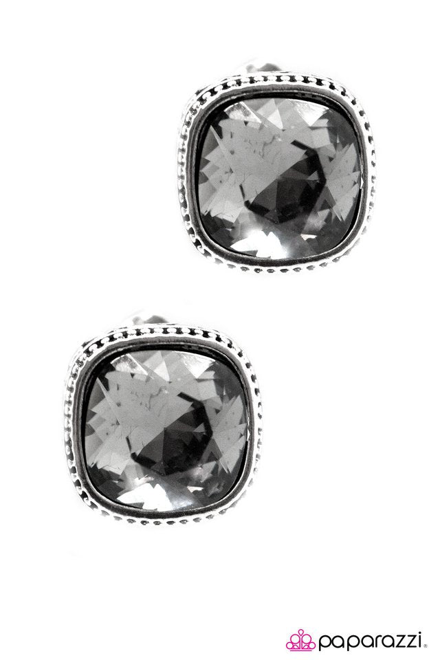 Paparazzi ♥ Tip of the Iceberg - Silver ♥ Post Earrings