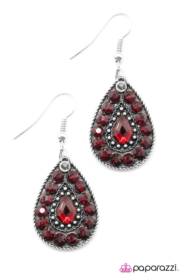 Paparazzi ♥ Sparkle In The Rain - Red ♥ Earrings