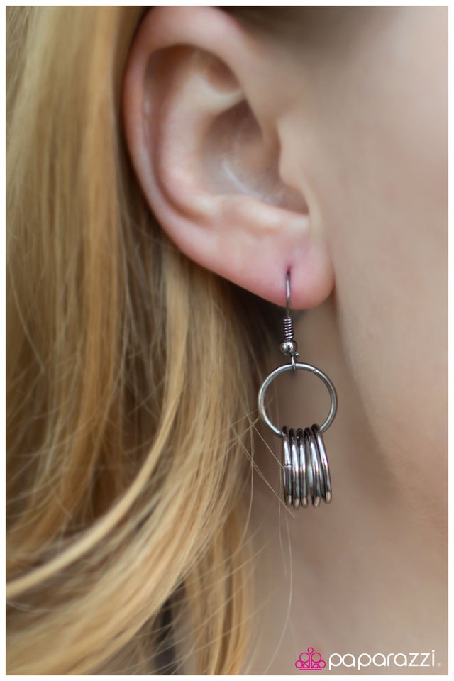 Paparazzi ♥ That Has A Nice Ring To It - Black ♥ Necklace