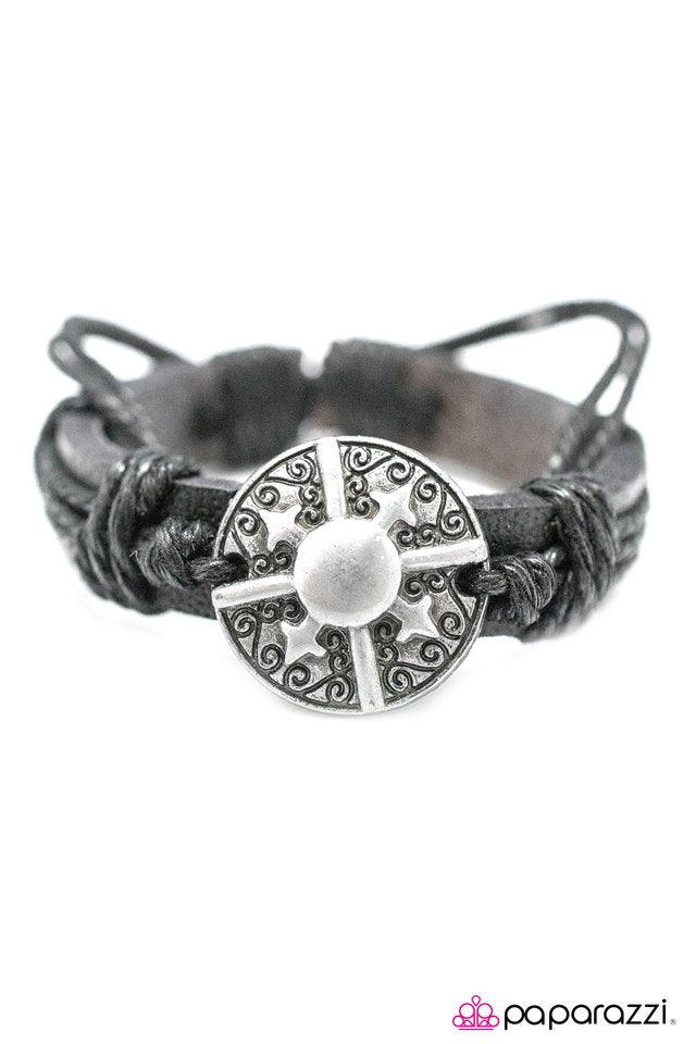 Paparazzi ♥ Knights Of The Round Table - Black ♥ Bracelet