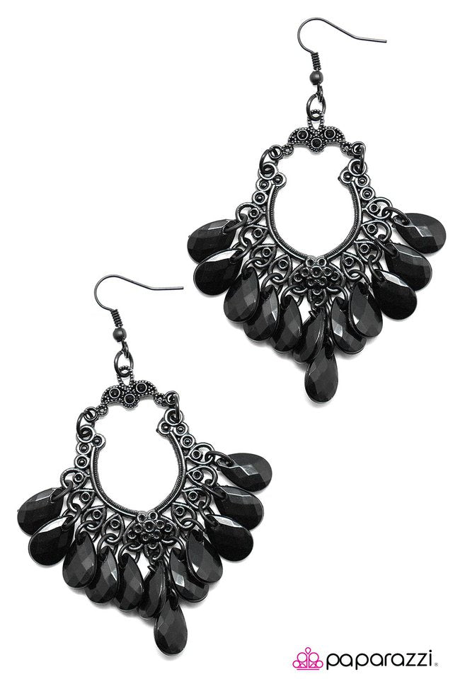 Paparazzi ♥ Drop It! - Black ♥ Earrings