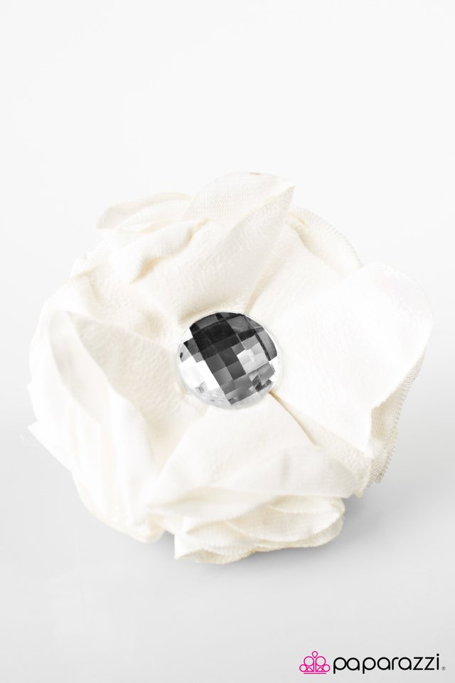 Paparazzi ♥ Its A Wonderful Life - White ♥ Hair Clip