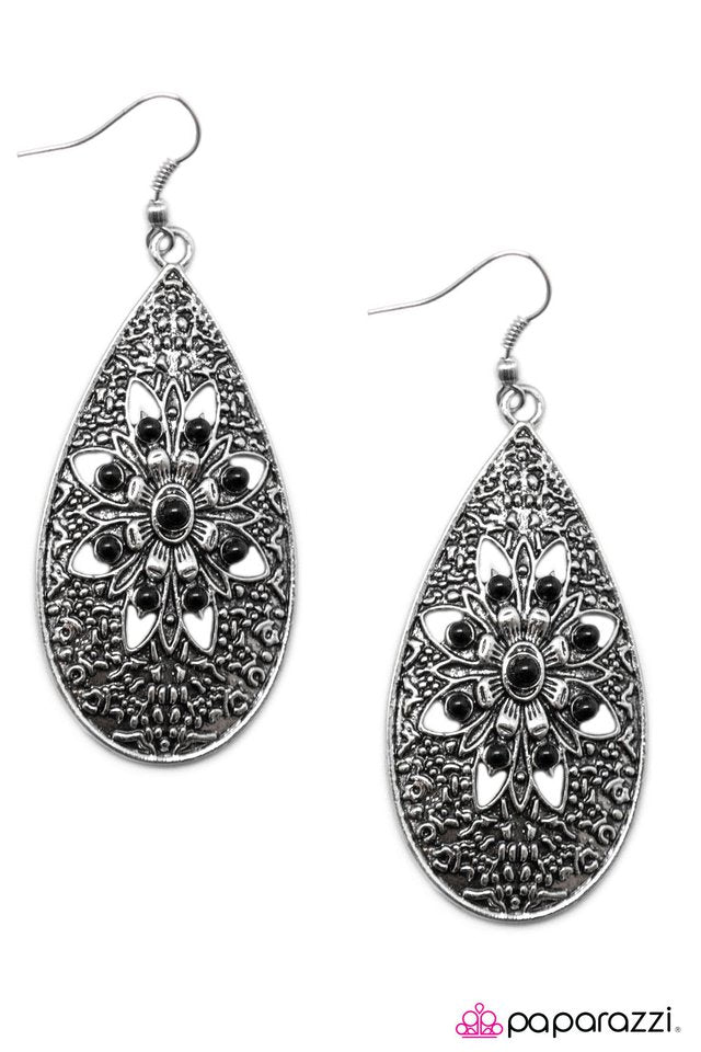 Paparazzi ♥ Day By Day - Black ♥ Earrings