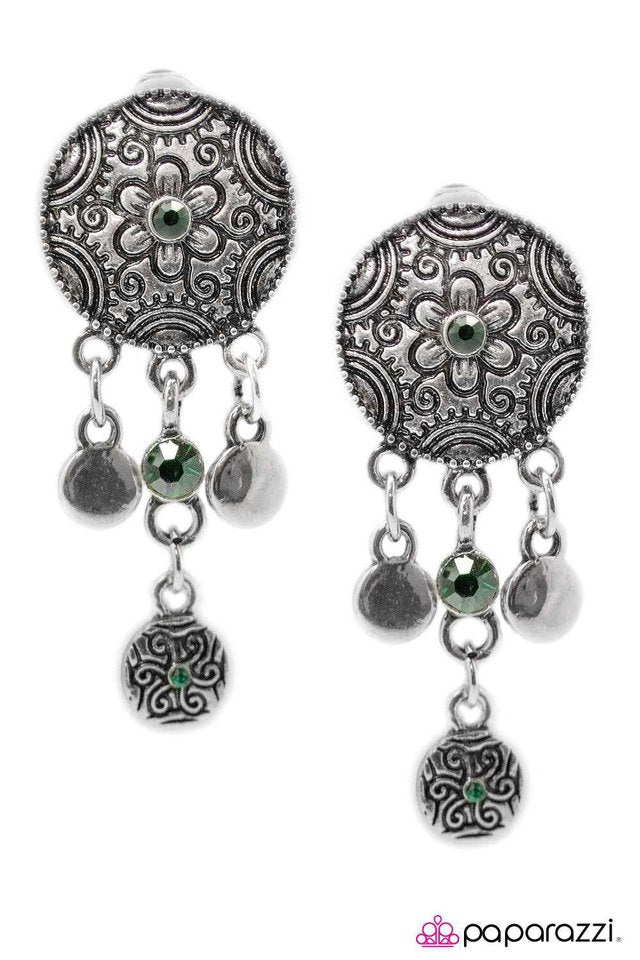 Paparazzi ♥ Hang In There - Green ♥ Clip-On