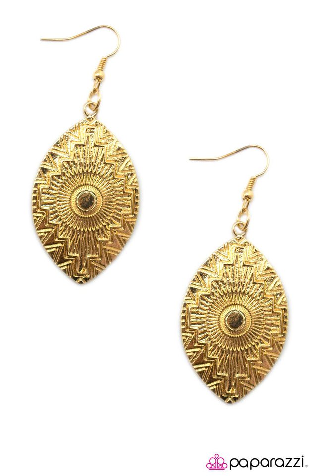Paparazzi ♥ South by Southwest - Gold ♥ Earrings