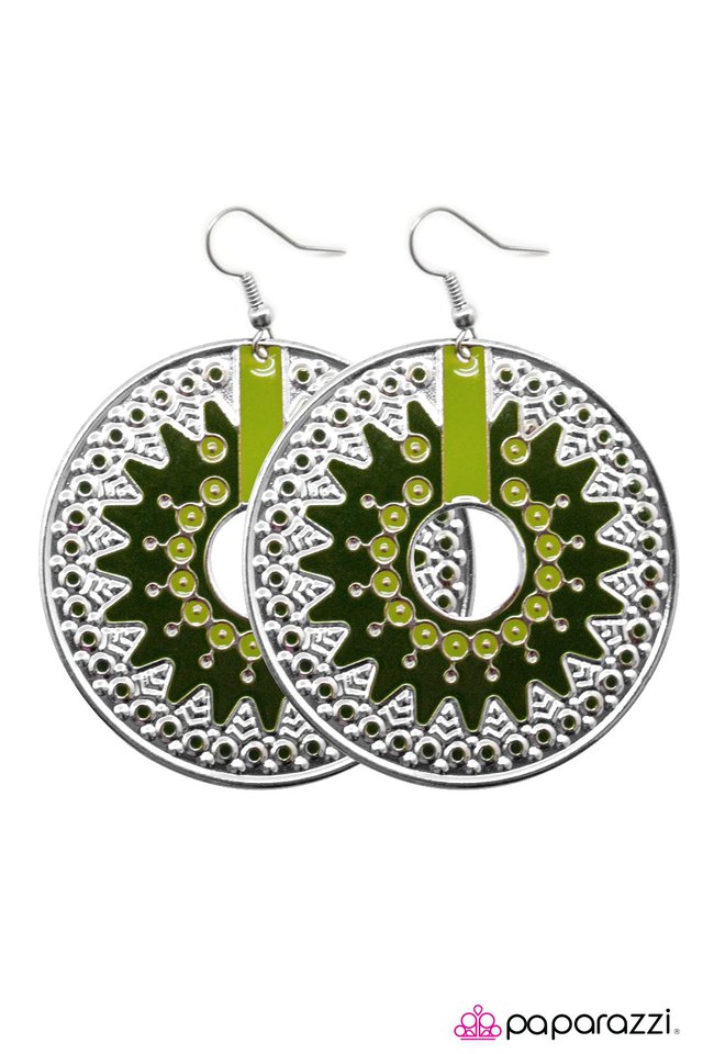 Paparazzi ♥ The Essence of Radiance - Green ♥ Earrings