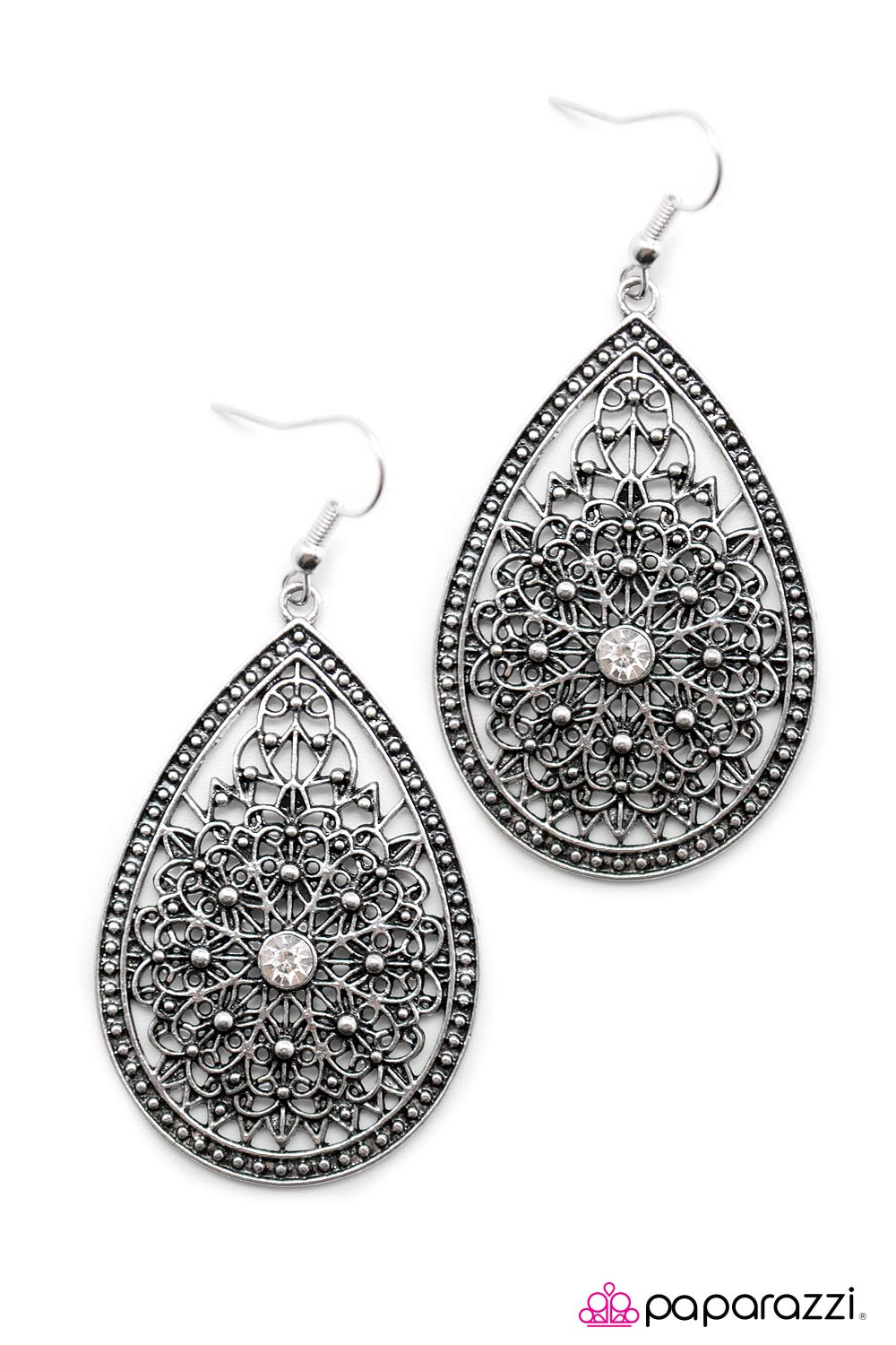 Paparazzi ♥ My Queen - White ♥ Earrings