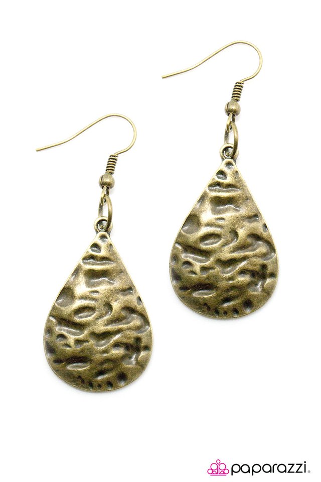 Paparazzi ♥ Water Under The Bridge - Brass ♥ Earrings