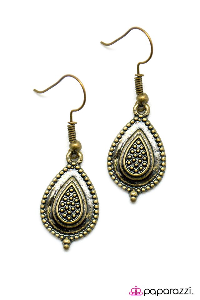 Paparazzi ♥ Natively Native - Brass ♥ Earrings