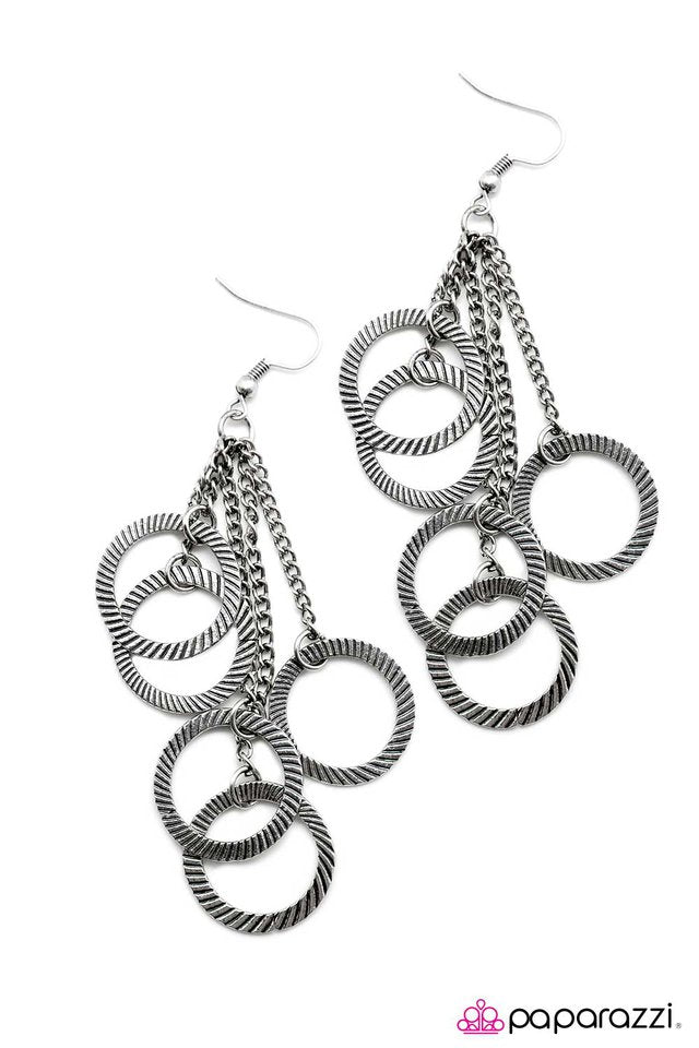 Paparazzi ♥ Decoy - Silver ♥ Earrings