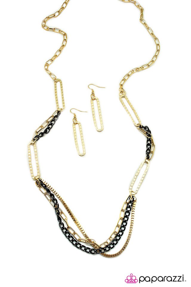 Paparazzi ♥ No Pressure - Gold ♥ Necklace