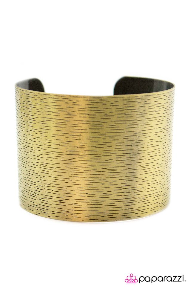 Paparazzi ♥ Brush It Off 2 - Brass ♥ Bracelet