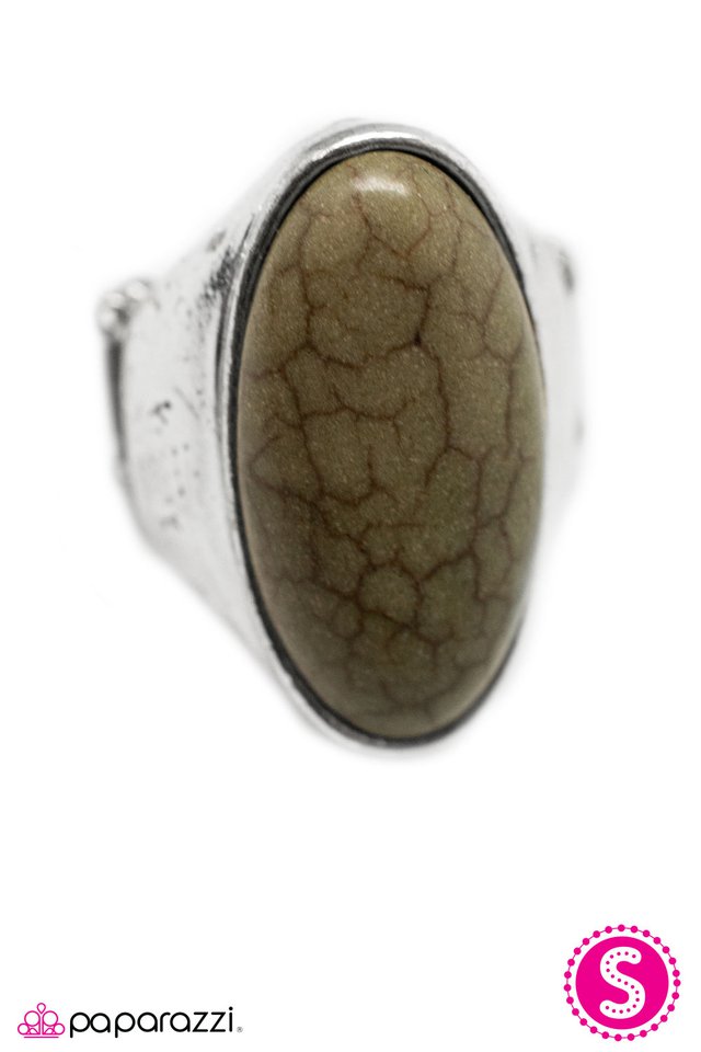 Paparazzi ♥ The Beholder - Green ♥ Ring