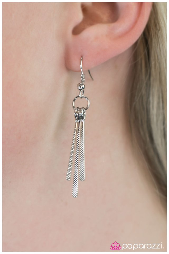 Paparazzi ♥ Keep Me Hanging On - Green ♥ Necklace