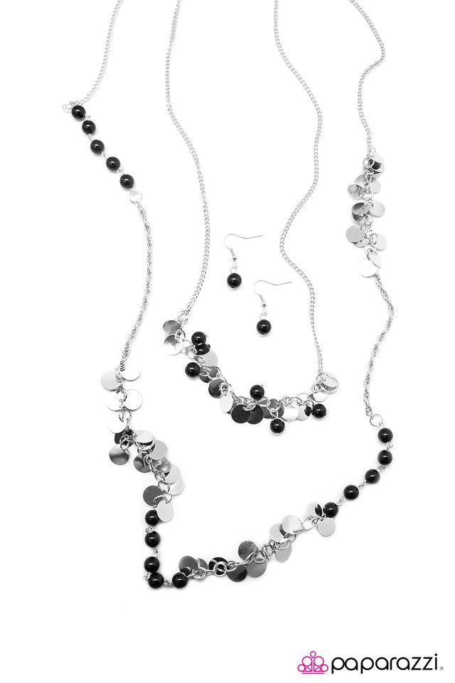 Paparazzi ♥ Lost In Reverie - Black ♥ Necklace