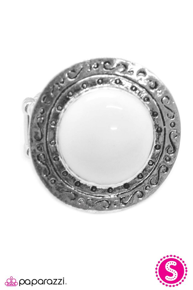 Paparazzi ♥ Lone Rider - White ♥ Ring