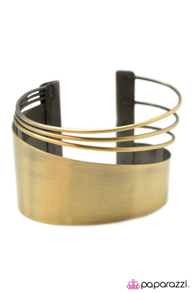 Paparazzi ♥ Hot Wired - Brass ♥ Bracelet