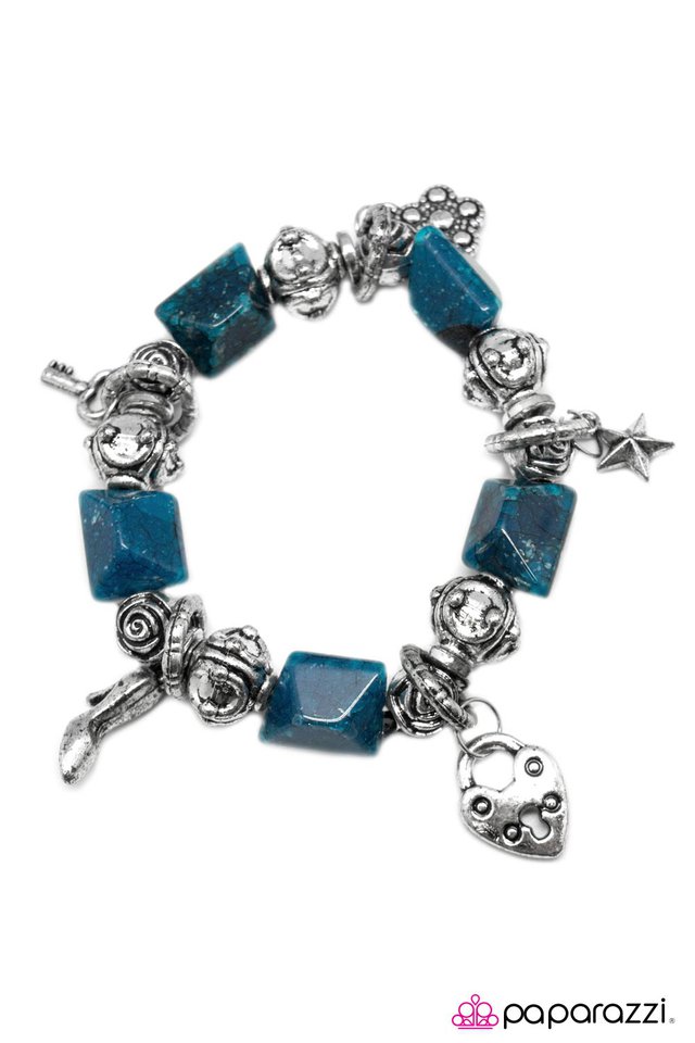 Paparazzi ♥ Charming Cosmopolitan - Blue ♥ Bracelet