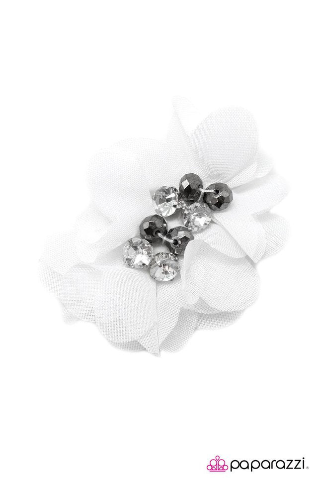 Paparazzi ♥ Twinkling Lights - White ♥ Hair Clip