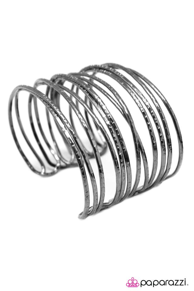 Paparazzi ♥ Earth, Wind, and WIRE - Black ♥ Bracelet