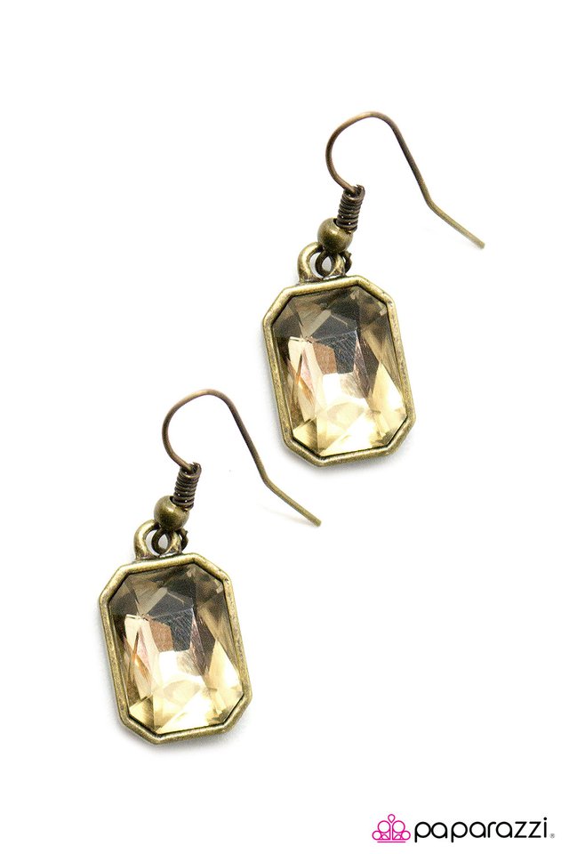 Paparazzi ♥ Your Royal SHINE-ness - Brass ♥ Earrings