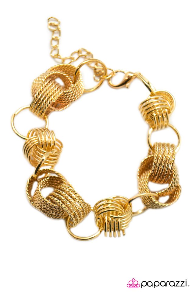 Paparazzi ♥ High Class - Gold ♥ Bracelet