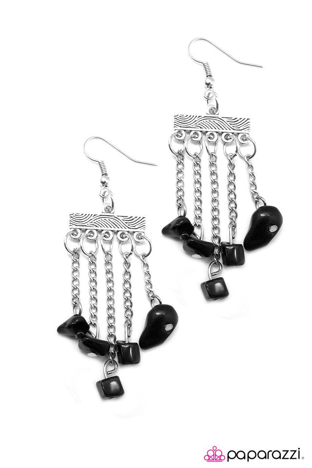Paparazzi ♥ Natural-Born Bombshell - Black ♥ Earrings