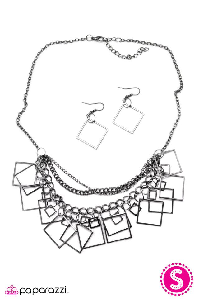 Paparazzi ♥ On The Quad - Black ♥ Necklace