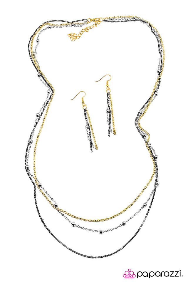 Paparazzi ♥ Metallic Crescendo - Gold ♥ Necklace