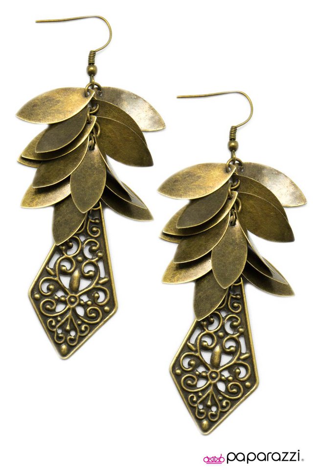 Paparazzi ♥ Fountain Of Youth - Brass ♥ Earrings