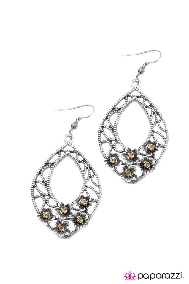 Paparazzi ♥ Garden Party - Brown ♥ Earrings