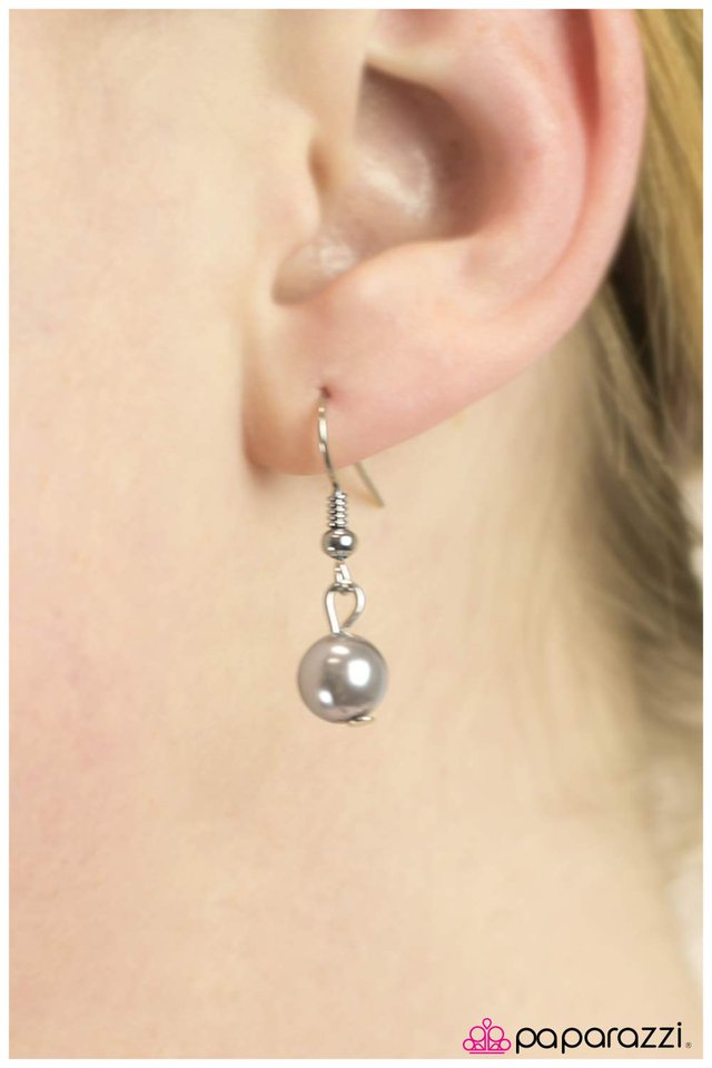 Paparazzi ♥ The Low Down - Silver ♥ Necklace