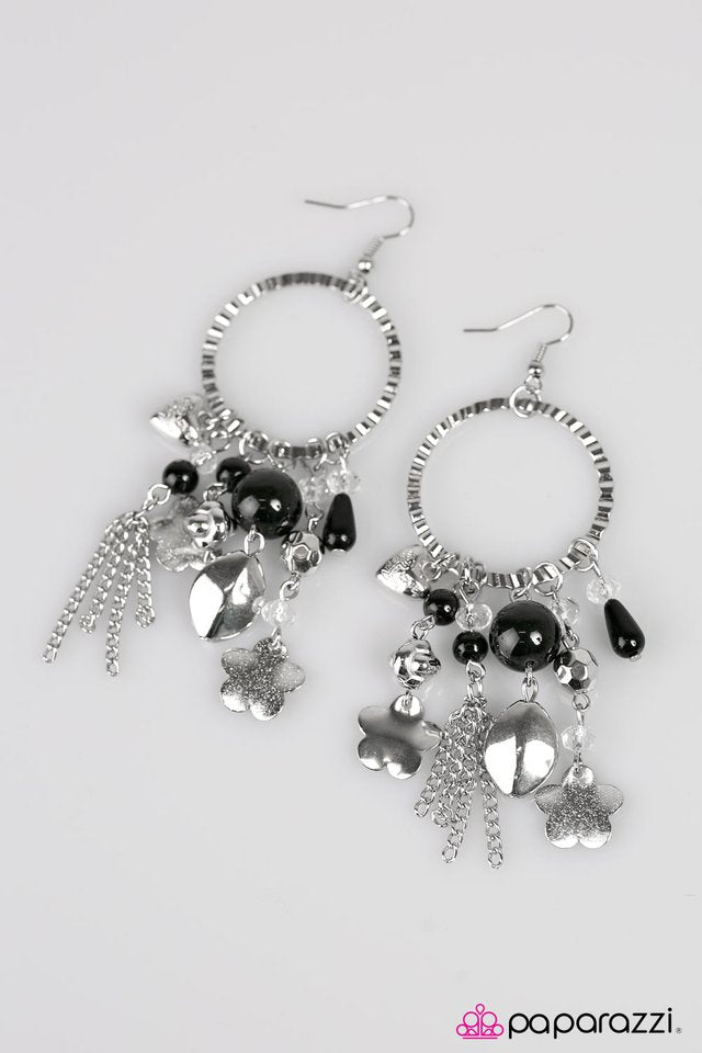 Paparazzi ♥ Little Things Mean A Lot - Black ♥ Earrings