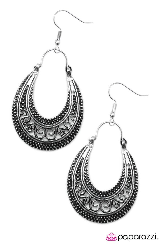 Paparazzi ♥ Shes All That - Silver ♥ Earrings
