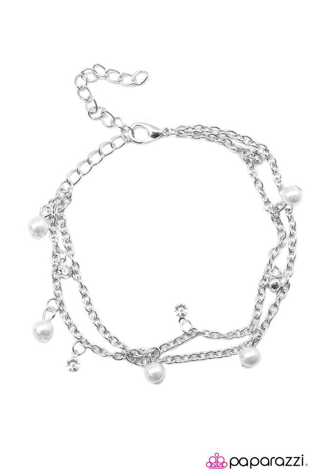 Paparazzi ♥ The Whole Nine Yards - White ♥ Bracelet