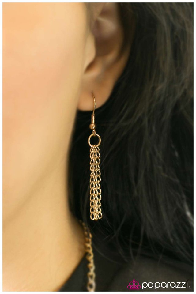 Paparazzi ♥ Top Of The Chain - Gold ♥ Necklace