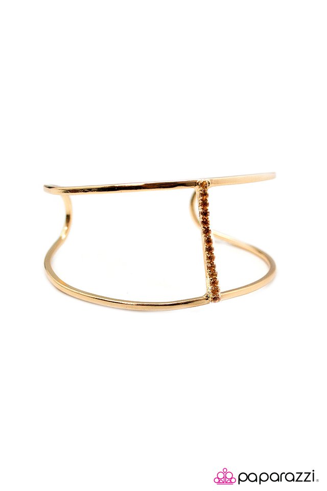 Paparazzi ♥ Outshining The Competition - Gold ♥ Bracelet