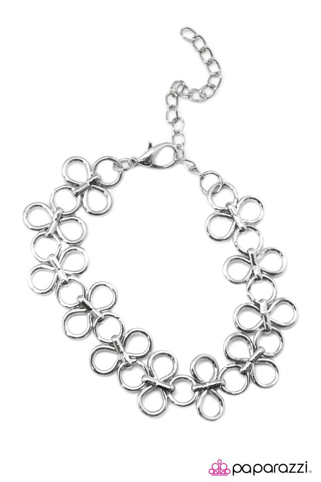 Paparazzi ♥ Fast Track - Silver ♥ Bracelet