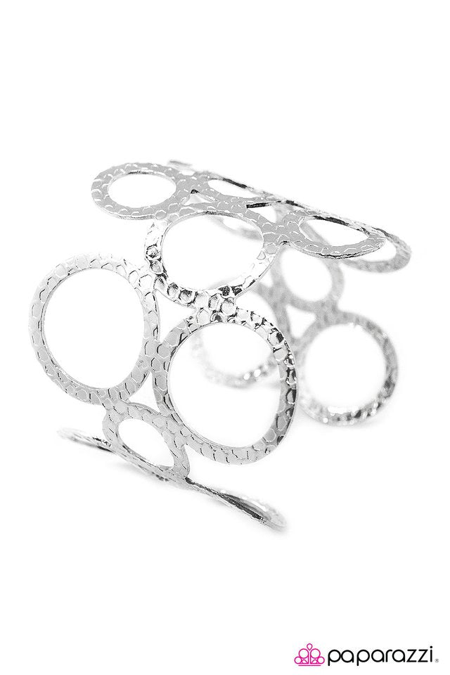 Paparazzi ♥ Talking In Circles - Silver ♥ Bracelet