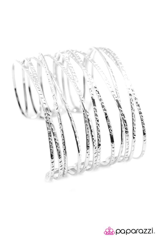Paparazzi ♥ Earth, Wind, and Wire - Silver ♥ Bracelet