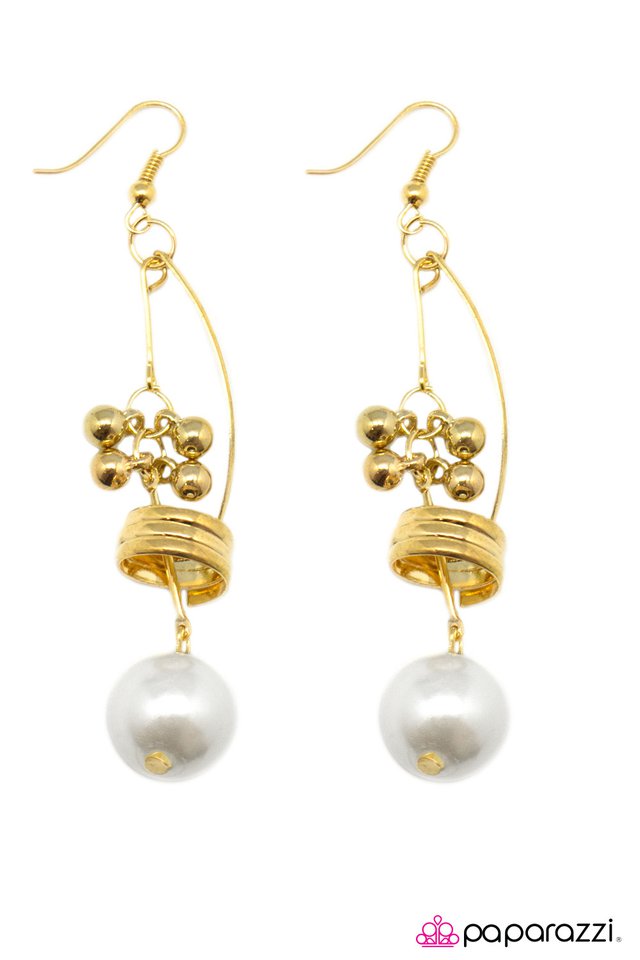 Paparazzi ♥ Dont Forget Your Pearls - White ♥ Earrings