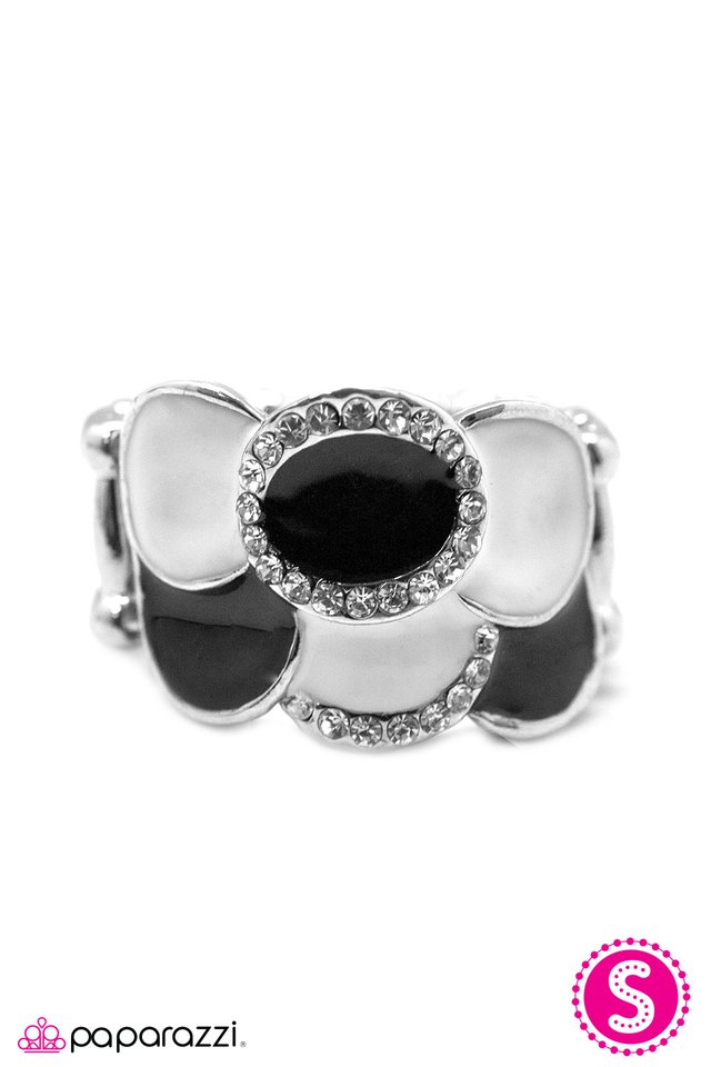 Paparazzi ♥ Beauty Spots - Black ♥ Ring